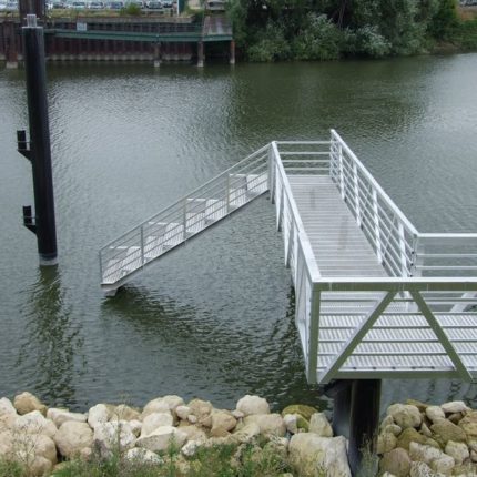 Passerelle et escalier aluminium