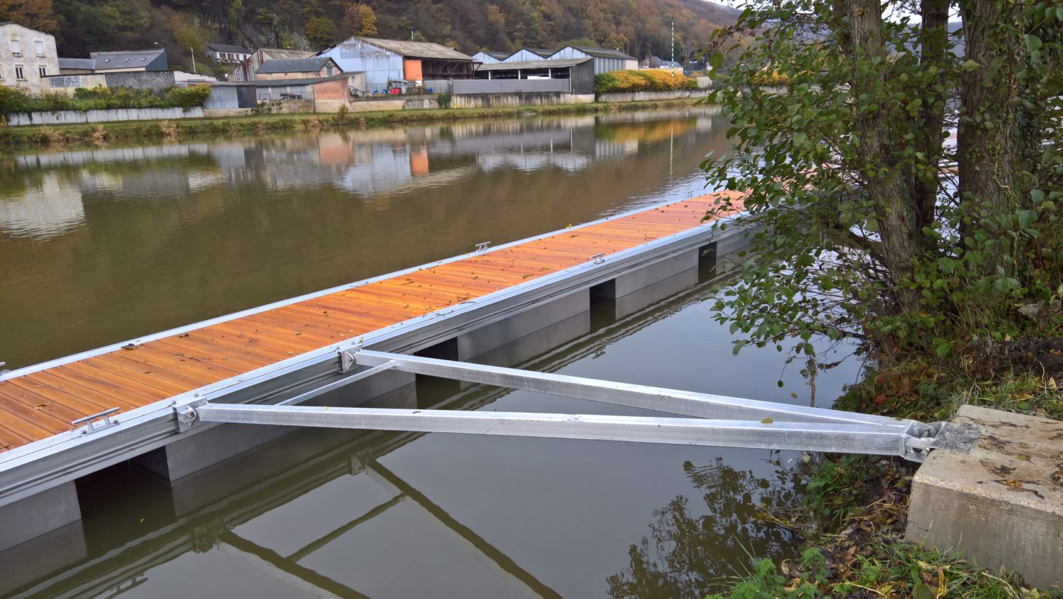 Fabricant de pontons flottants en aluminium Pech