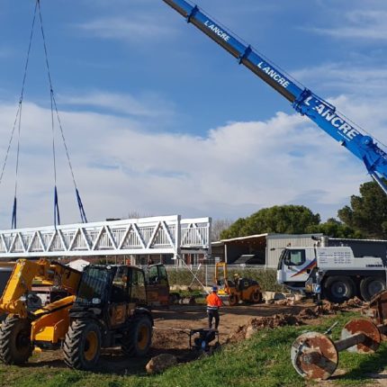 Grutage de la passerelle