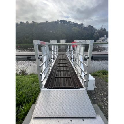 Passerelle d'accès aux pontons