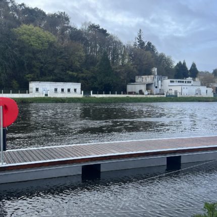 Fixation des pontons par câbles