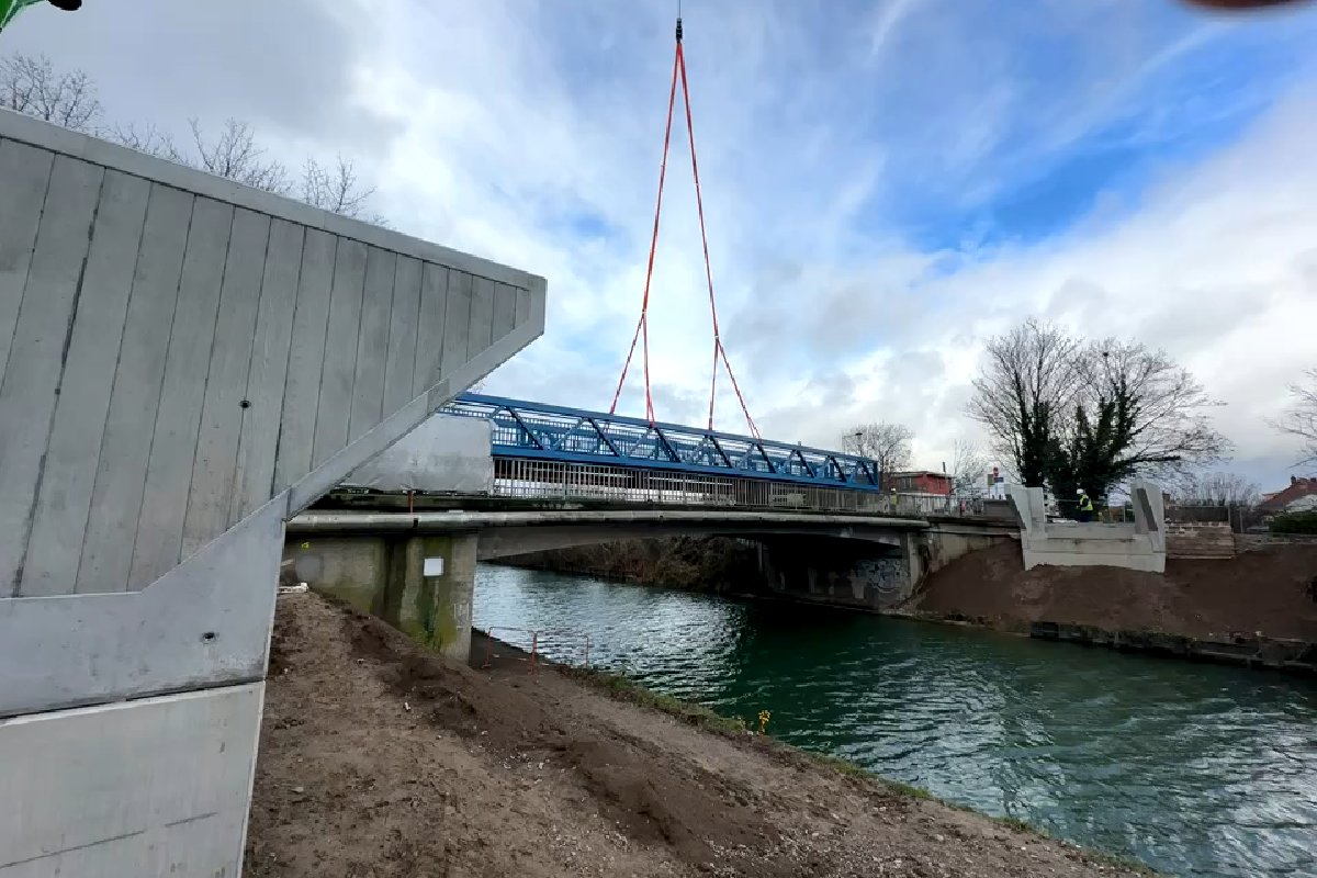 Pose de la passerelle