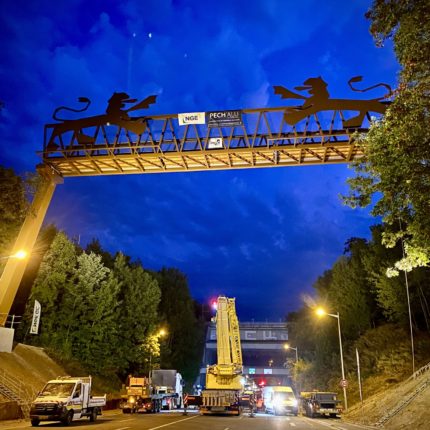 Vue d'ensemble de la passerelle de nuit