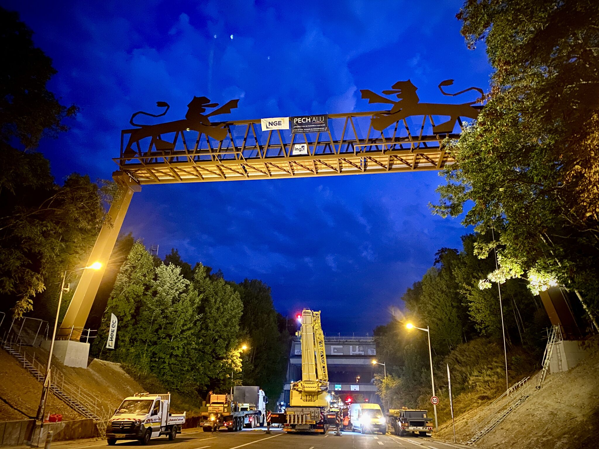 Vue d'ensemble de la passerelle de nuit