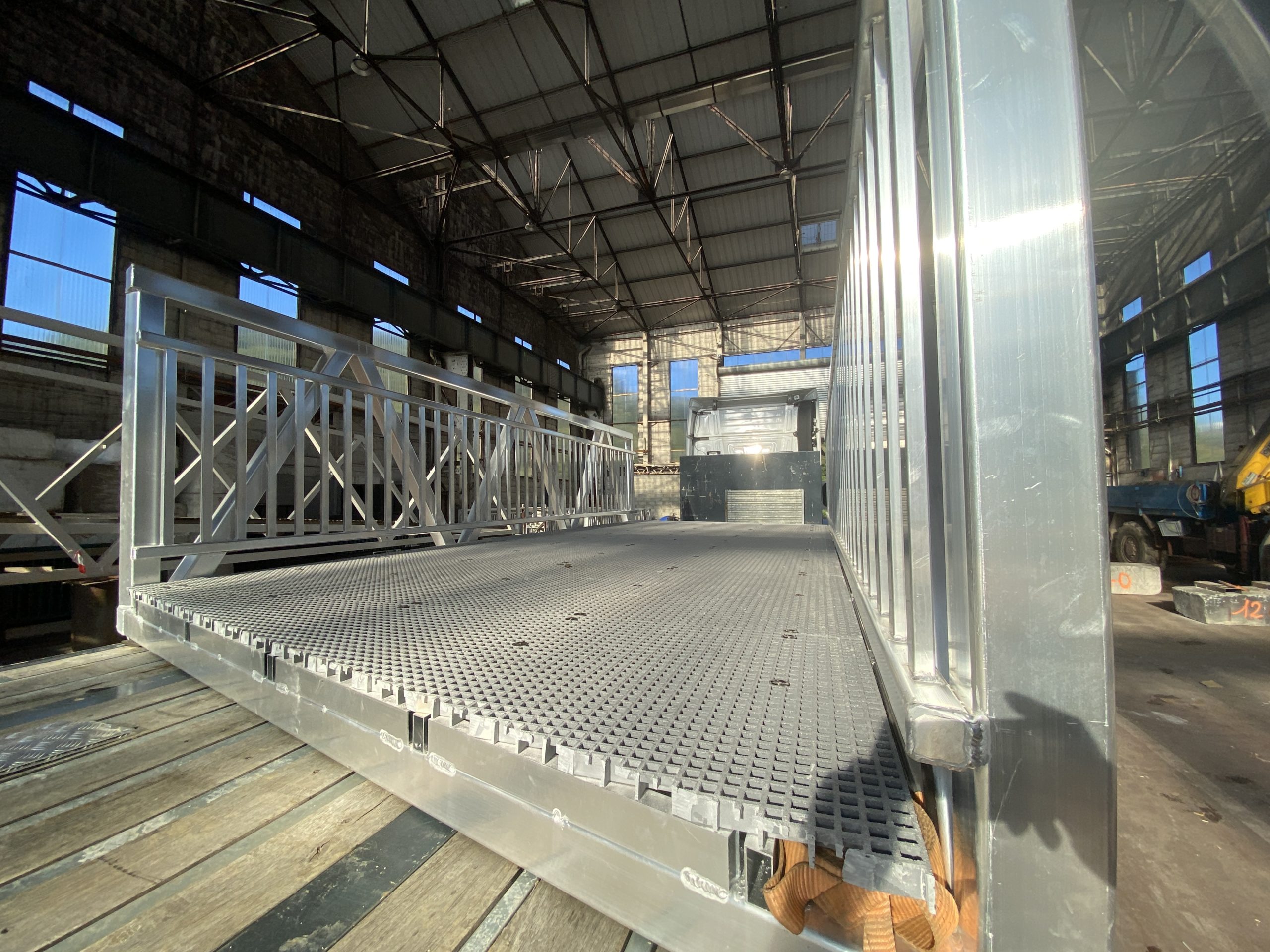 Platelage caillebotis polyester