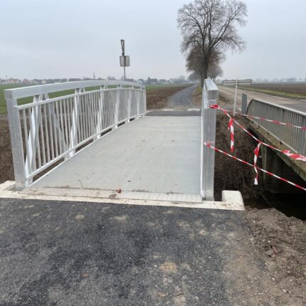 Platelage en lames d’aluminium revêtues de résine antidérapante