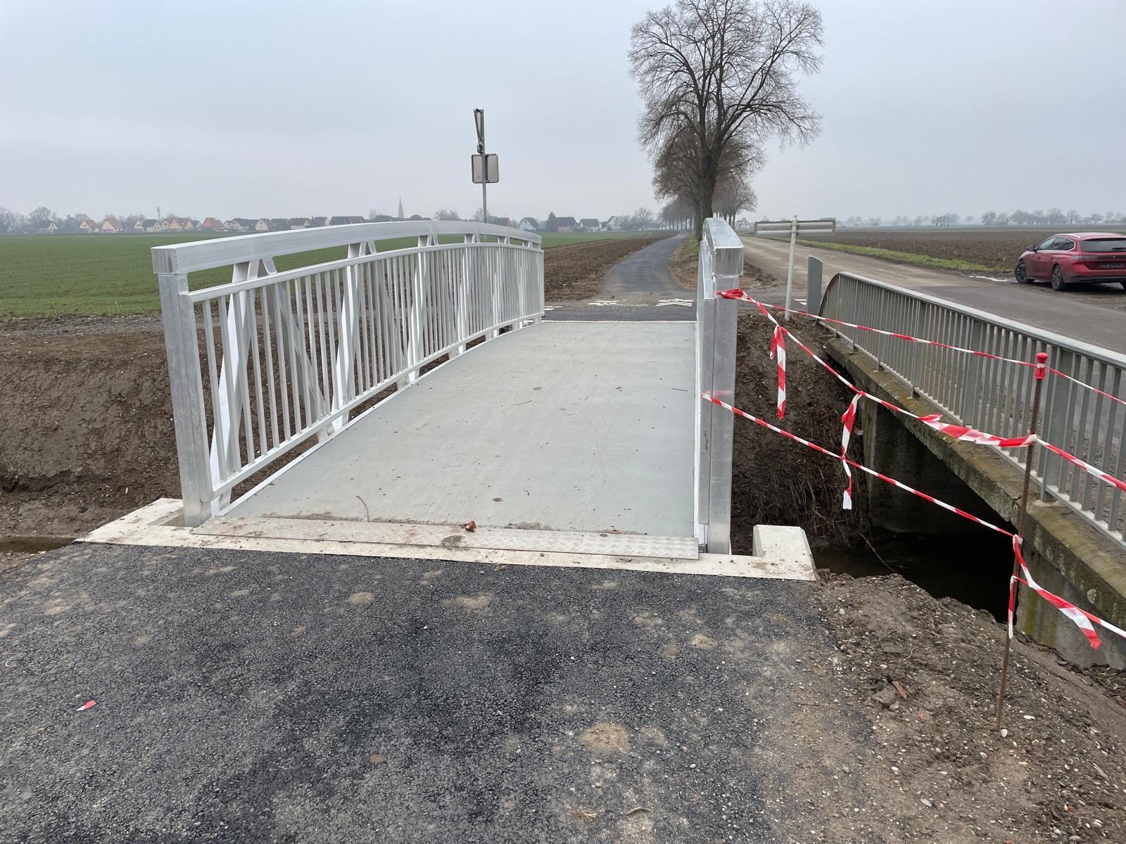 Platelage en lames d’aluminium revêtues de résine antidérapante