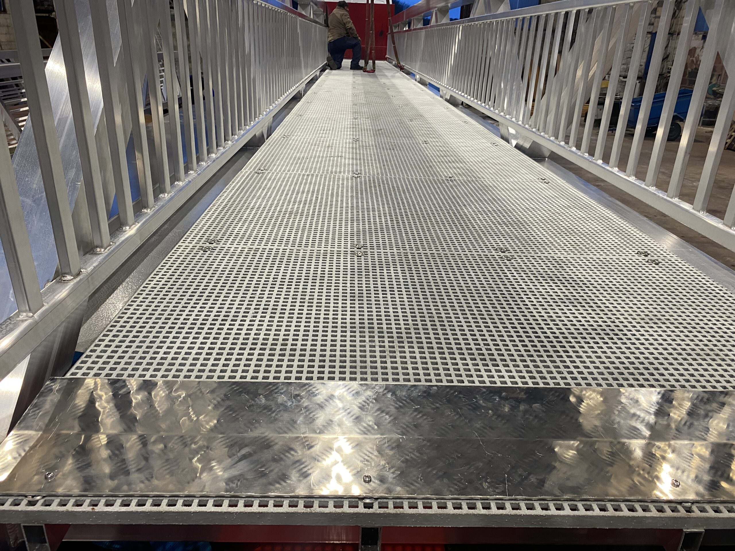 Platelage caillebotis polyester