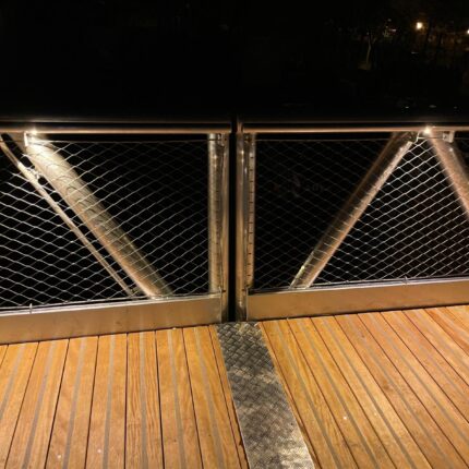 Garde-corps par remplissage filet inox