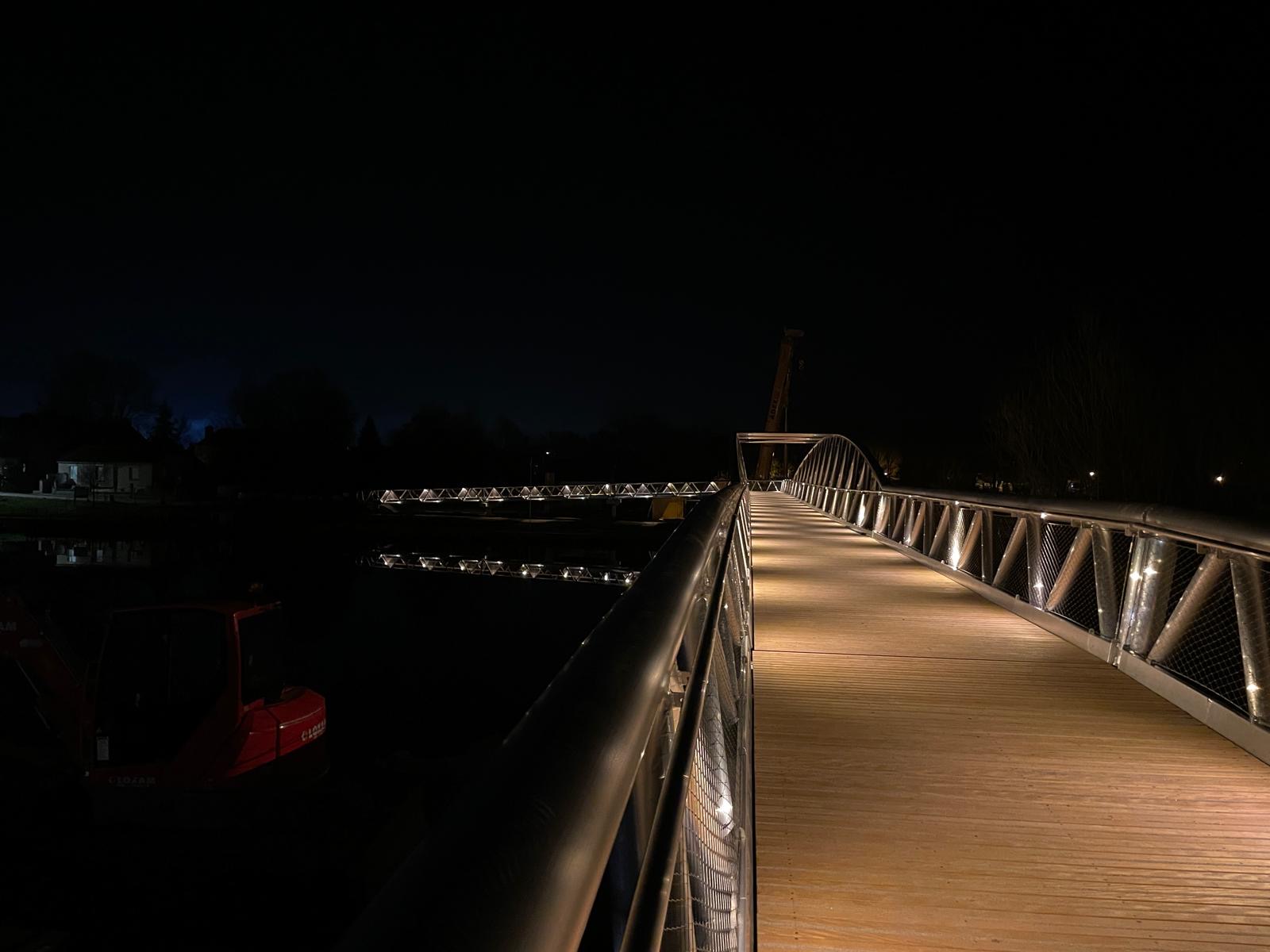 Éclairage de la passerelle