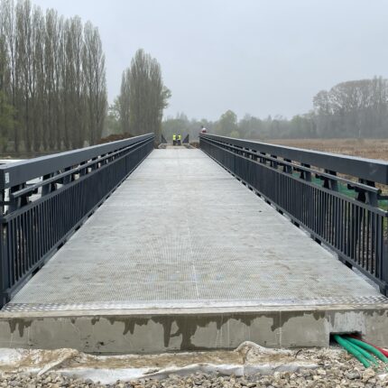 Platelage en caillebotis polyester maille 13 x 13