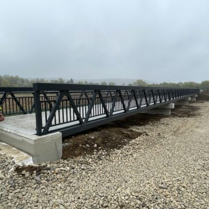 Garde-corps avec remplissage par barreaudage vertical