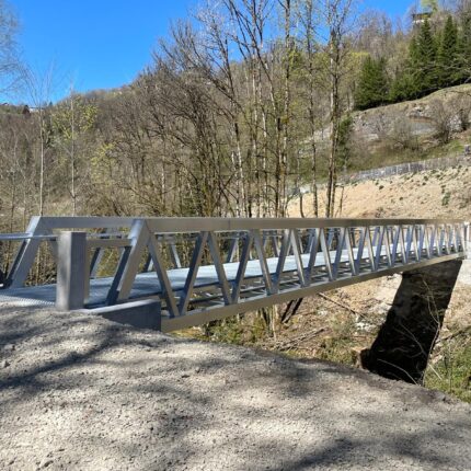 Garde-corps avec remplissage par filet inox maille 60 mm x 104 mm