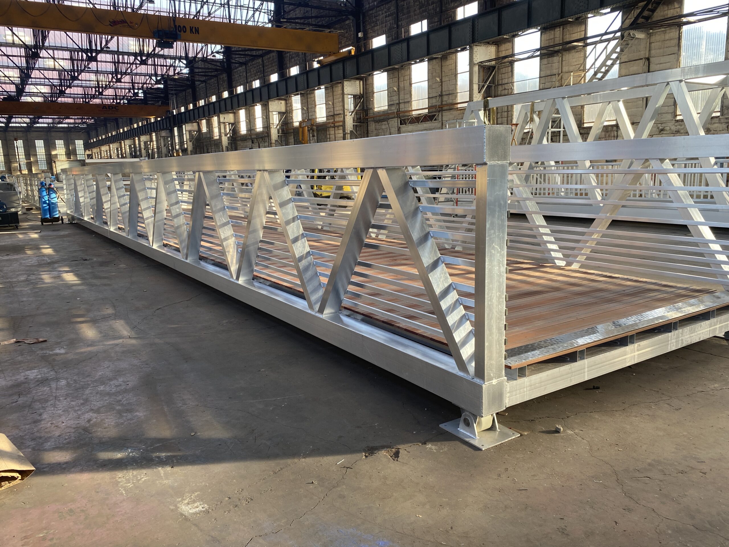 Garde-corps à balustres verticales aluminium